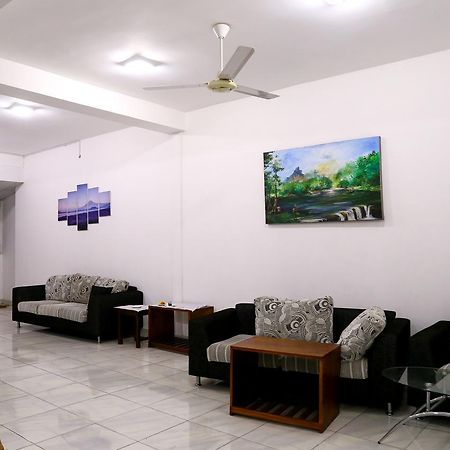 Grand Tameliya Hotel Gampaha Exterior photo