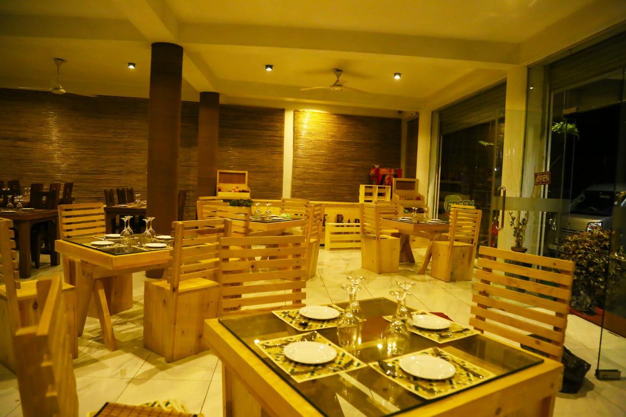 Grand Tameliya Hotel Gampaha Exterior photo